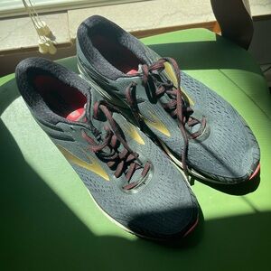 Brooks Shoes Men’s Size 10.5 Adrenaline GTS 18